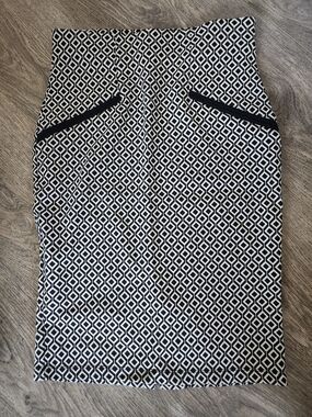 Black & White Geometric Pencil Skirt